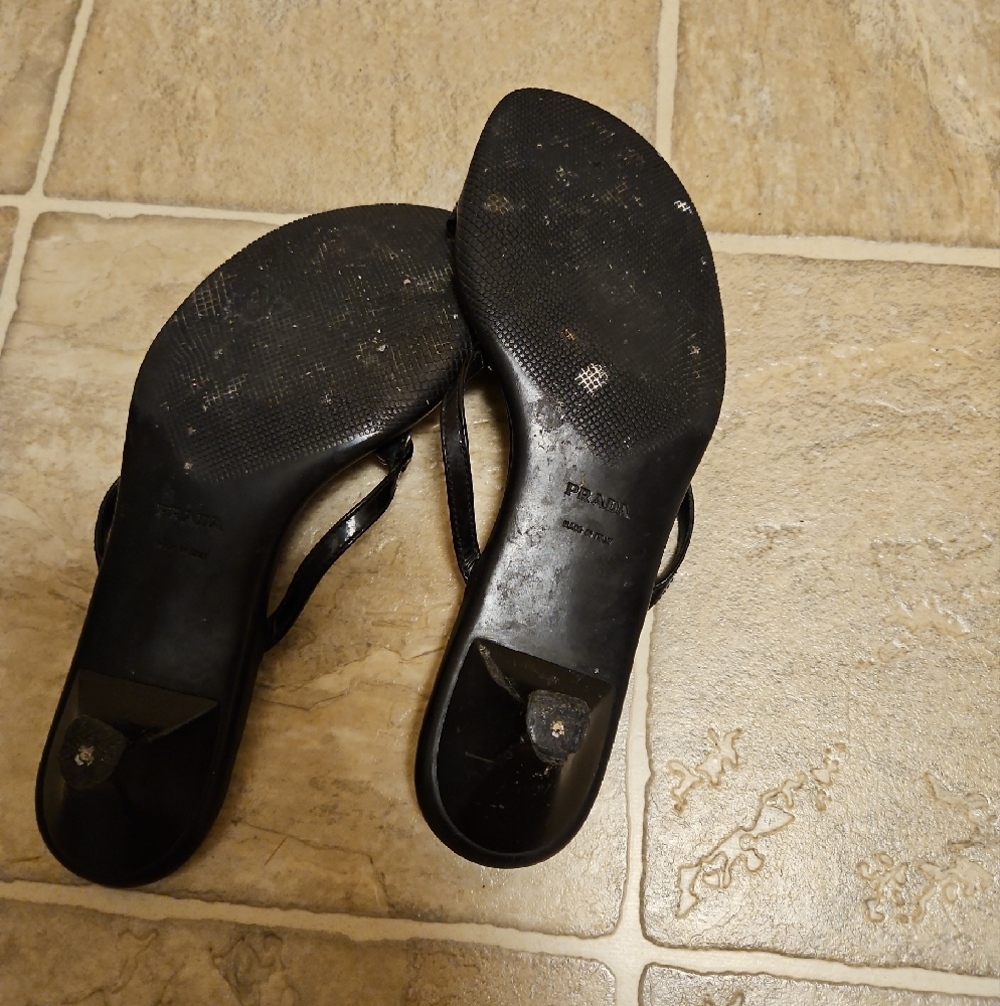 Prada Black Leather Toe-Loop Sandals with Gold Accent - Picture 2 of 5